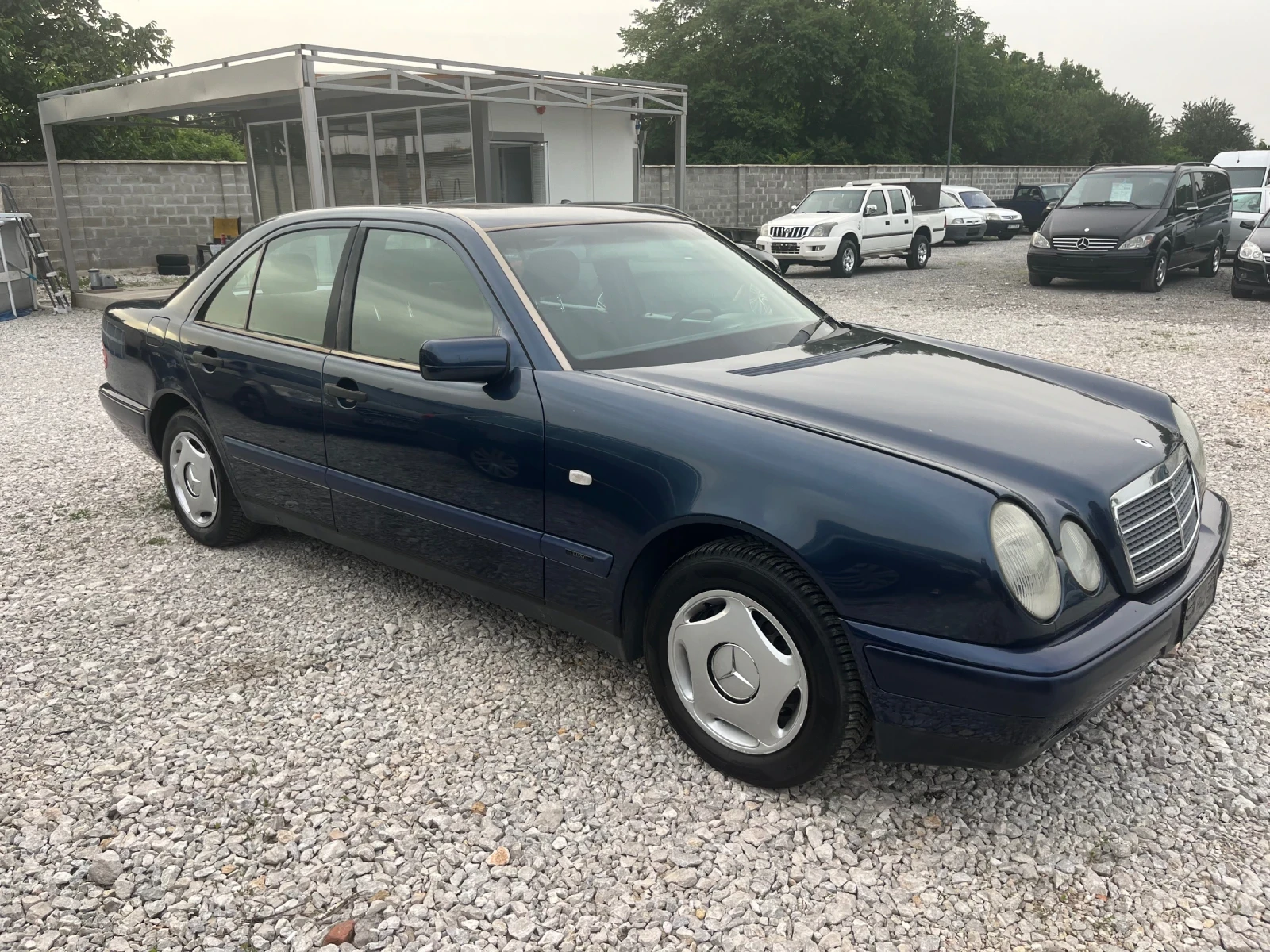 Mercedes-Benz E 200 ������ | Mobile.bg � ����������� 4