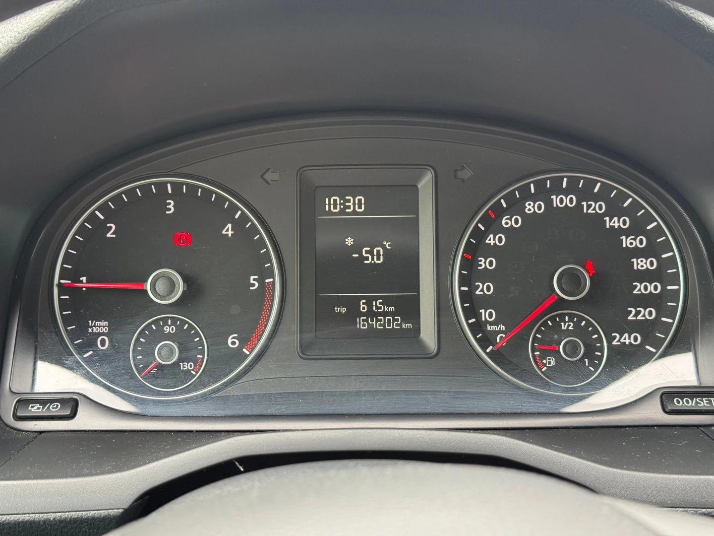 VW Caddy Trendline TDI BMT 5 места - изображение 6