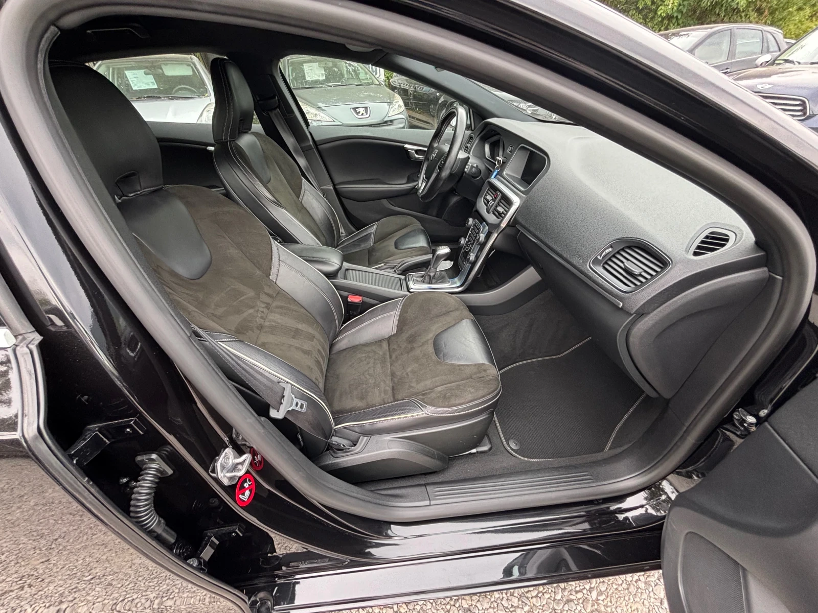 Volvo V40 2.0 D2 - изображение 9