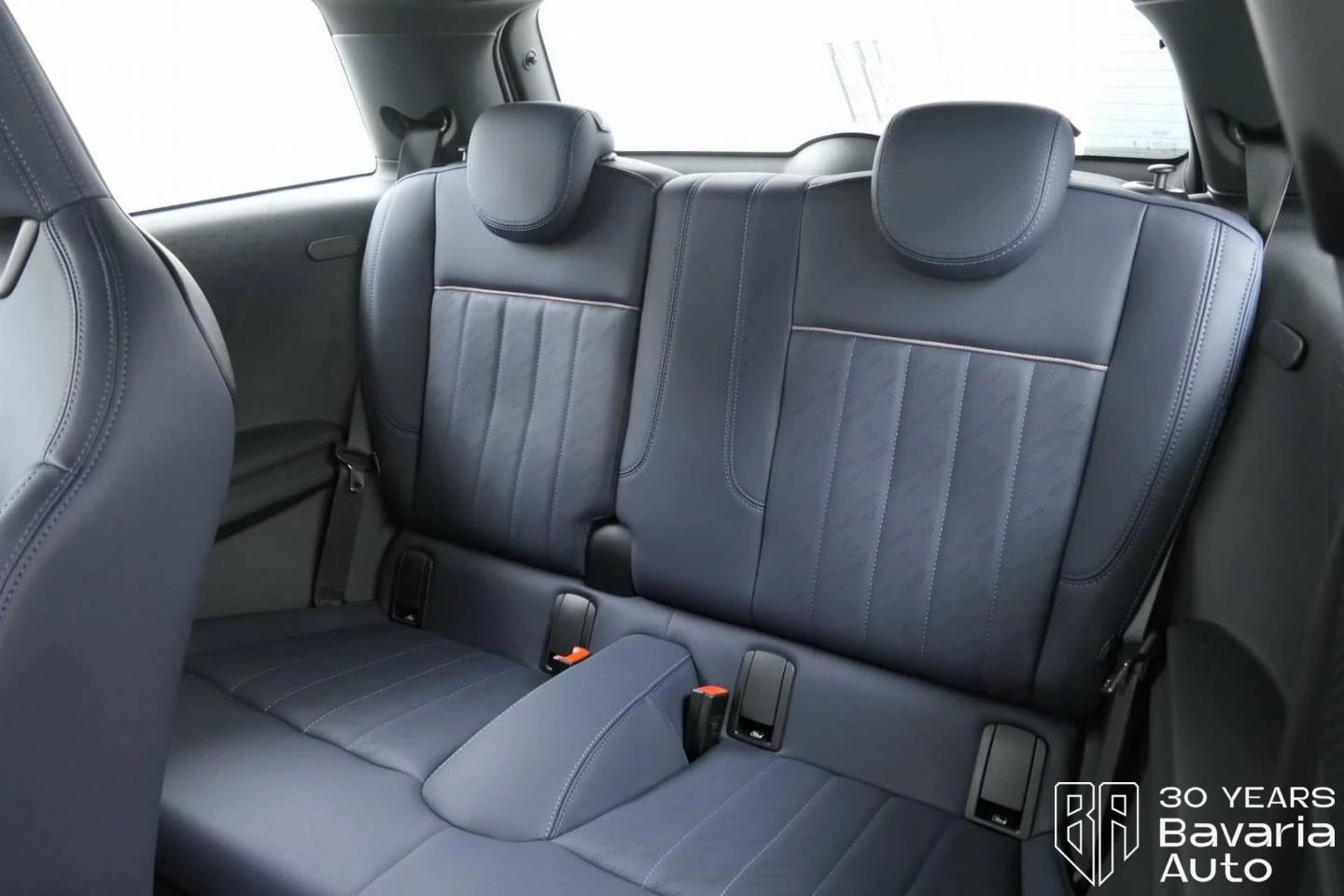 Mini Cooper C 1, 5 Steptronic Favoured Trim - изображение 8