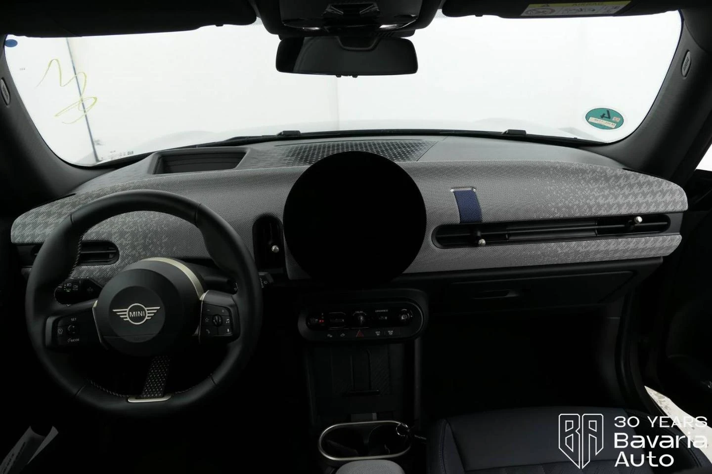 Mini Cooper C 1, 5 Steptronic Favoured Trim - изображение 6