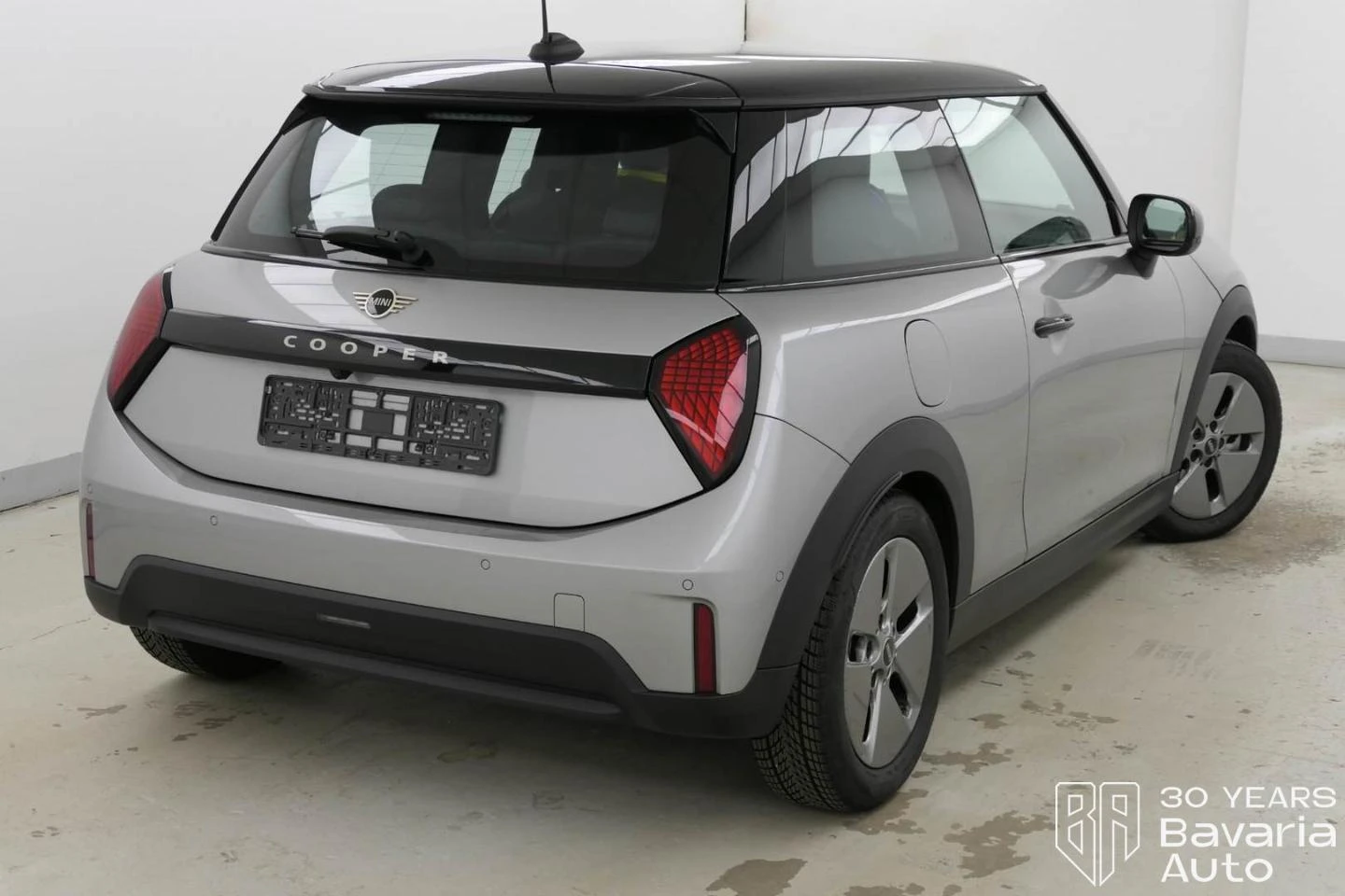 Mini Cooper C 1, 5 Steptronic Favoured Trim - изображение 3