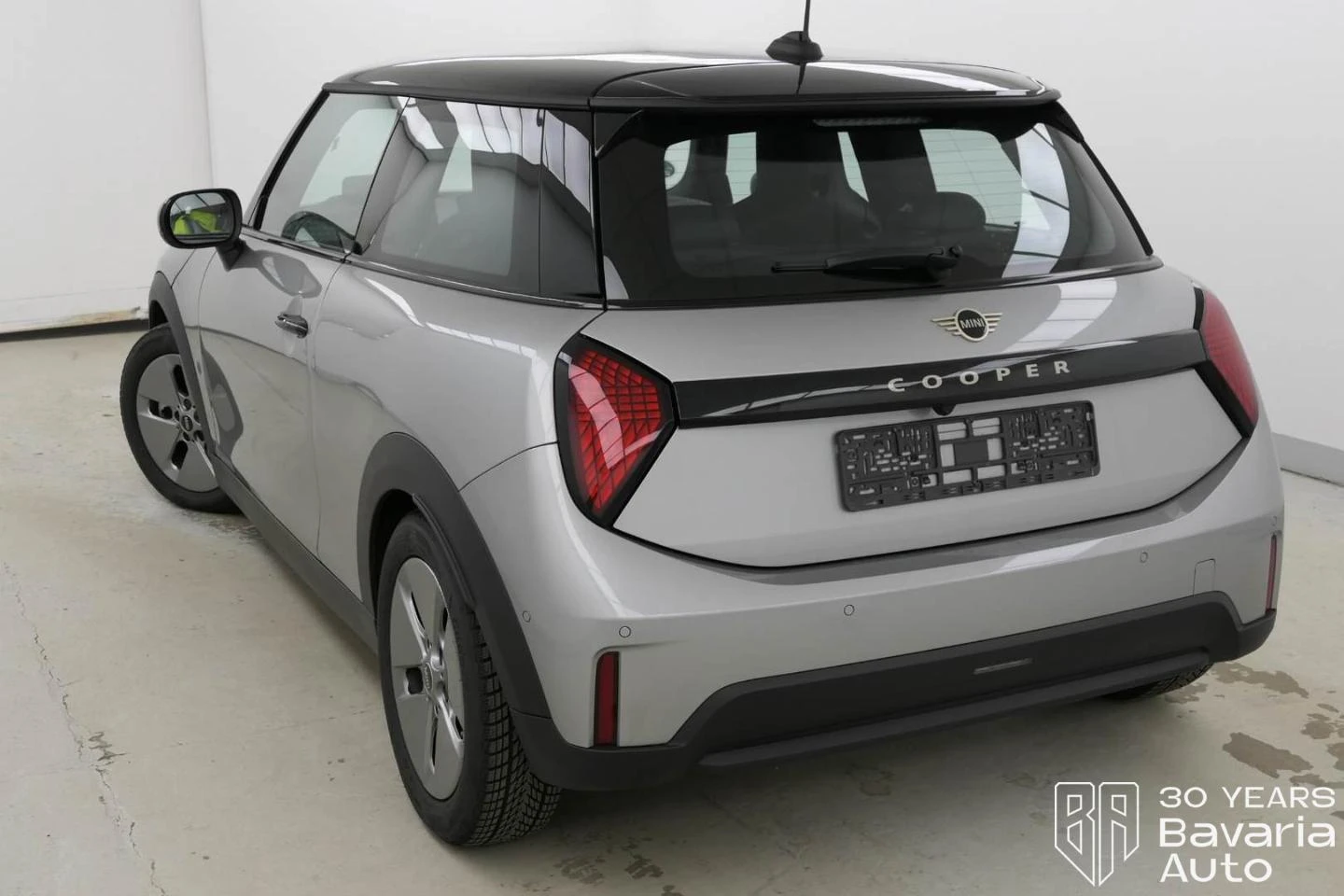 Mini Cooper C 1, 5 Steptronic Favoured Trim - изображение 2