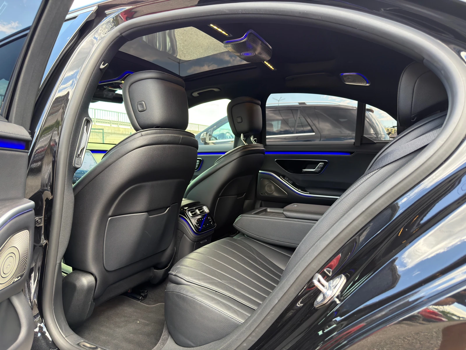 Mercedes-Benz S 350 4MATIC-AMG S63-BURMESTER 3D-PANO-CAM360-DIST, снимка 12 - Автомобили и джипове - 54140690