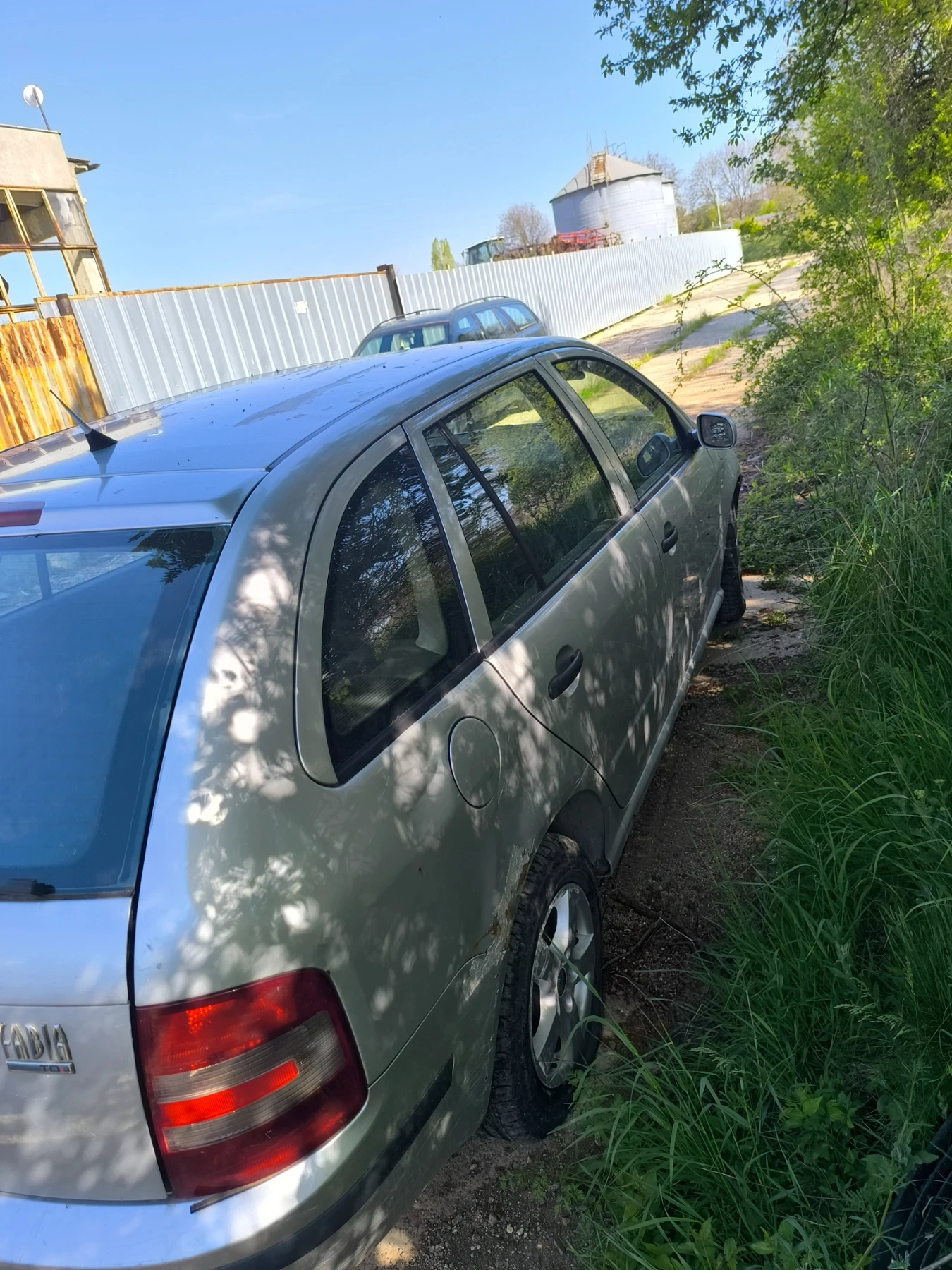 Skoda Fabia 1.4тди на Части , снимка 12 - Автомобили и джипове - 54367043