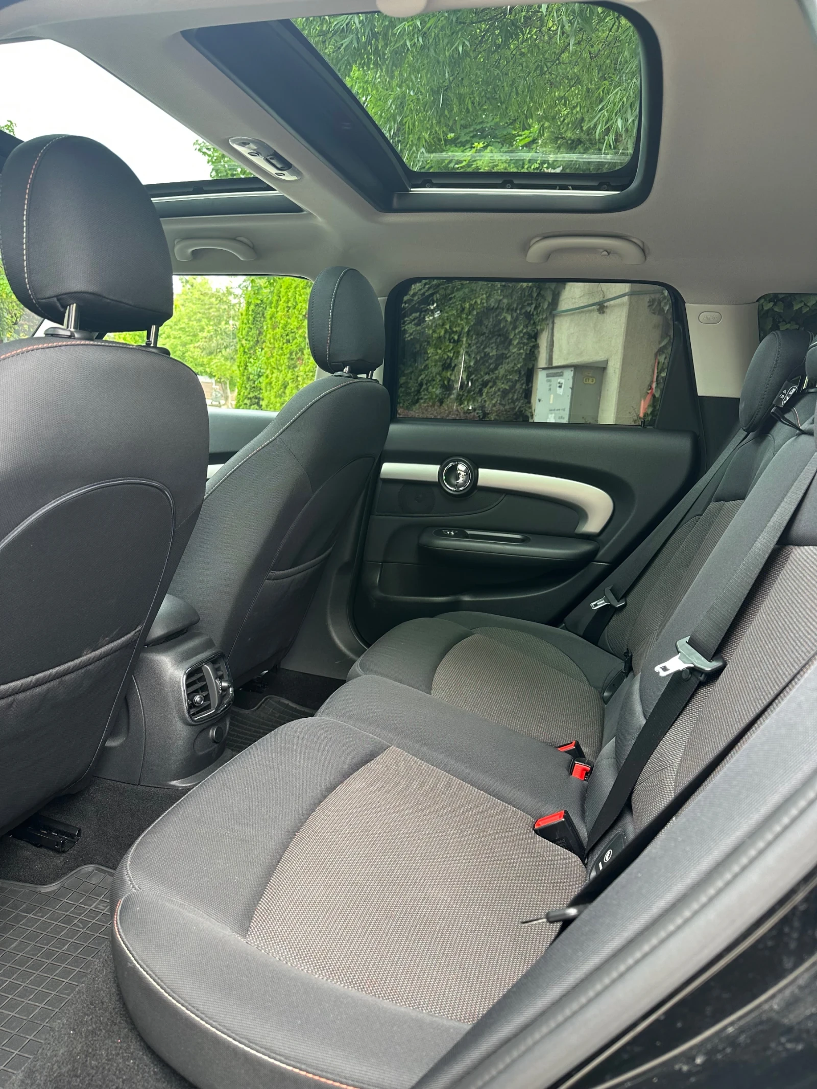 Mini Clubman 1.5 бензин /145хил.км / два комплекта гуми, снимка 10 - Автомобили и джипове - 54470903