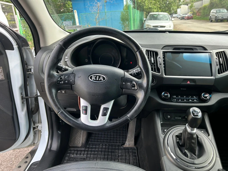 Kia Sportage, снимка 10 - Автомобили и джипове - 47535800