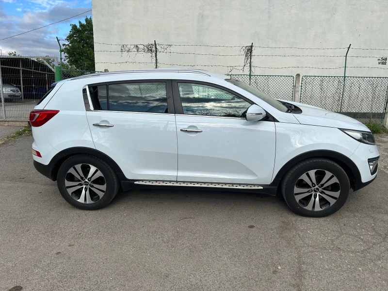 Kia Sportage, снимка 4 - Автомобили и джипове - 47535800