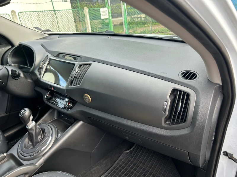 Kia Sportage, снимка 13 - Автомобили и джипове - 47535800