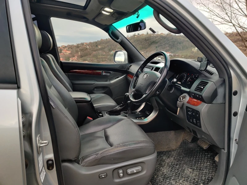 Toyota Land cruiser 3.0 D4D, снимка 8 - Автомобили и джипове - 52295622