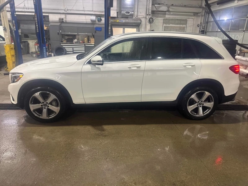 Mercedes-Benz GLC 300 / ПОДГРЕВ / ПАНОРАМА / ВТОРИ ГУМИ, снимка 3 - Автомобили и джипове - 53464543