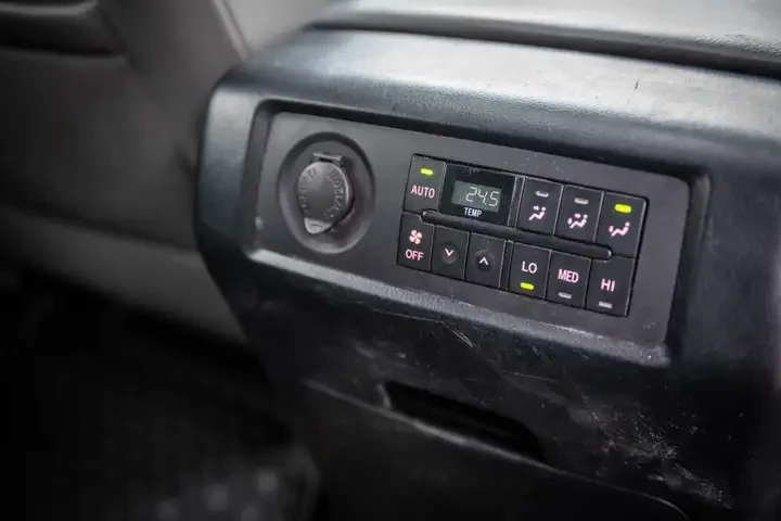 Toyota Sequoia LIMITED* 5.7* V8* ПОДГРЕВ* КАМЕРА* КЕЙЛЕС, снимка 13 - Автомобили и джипове - 54445677