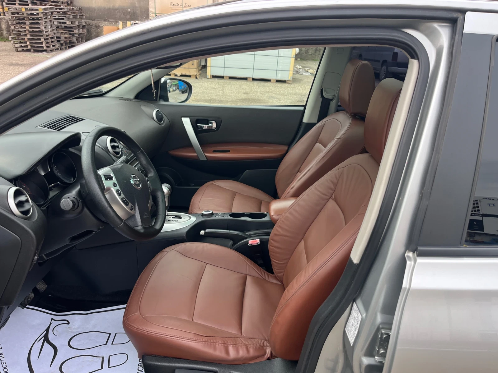 Nissan Qashqai 2.0TDI, 4x4, автоматик, панорама, кожа, снимка 9 - Автомобили и джипове - 53961975