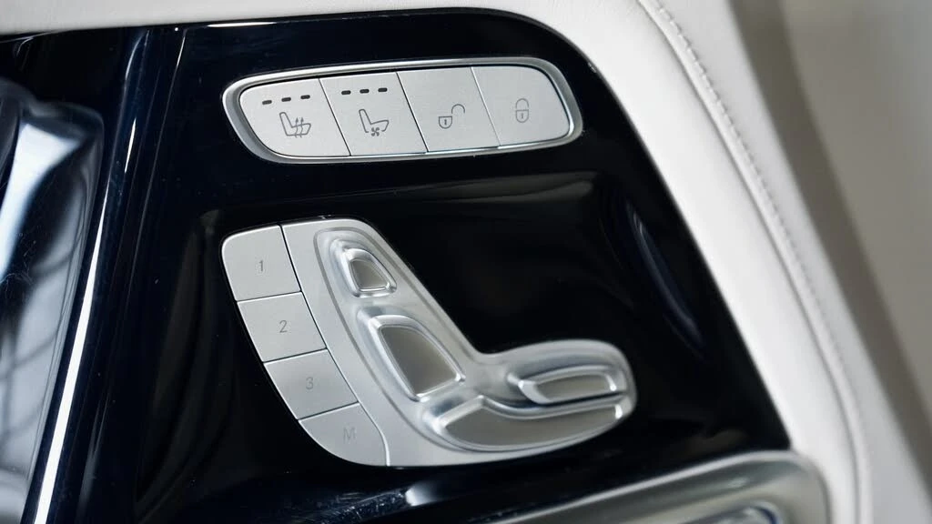 Mercedes-Benz G 63 AMG 4MATIC* AвтоКредит * (ЦЕНА ДО БГ), снимка 8 - Автомобили и джипове - 54021382