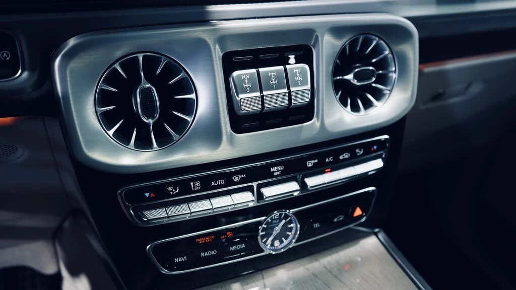 Mercedes-Benz G 63 AMG 4MATIC* AвтоКредит * (ЦЕНА ДО БГ), снимка 16 - Автомобили и джипове - 54021382