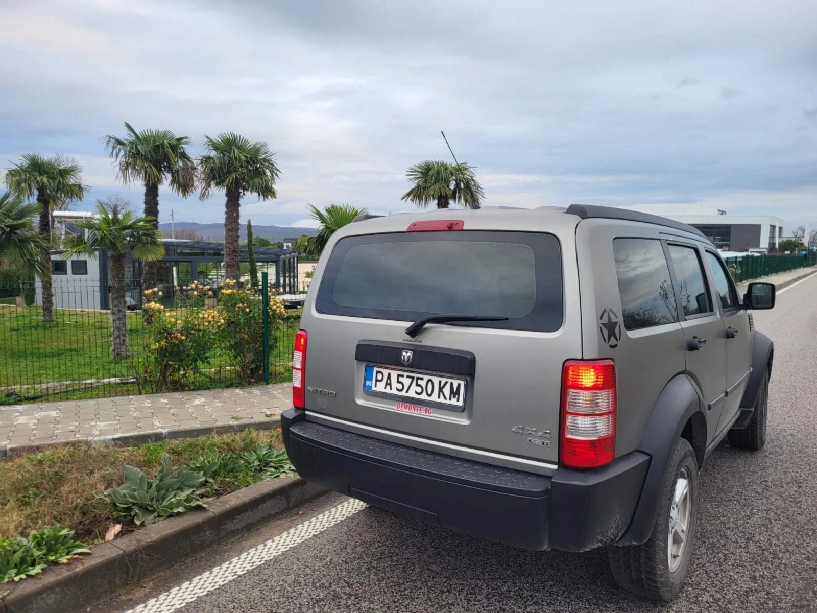 Dodge Nitro 2.8 TD 4x4, снимка 9 - Автомобили и джипове - 54528175