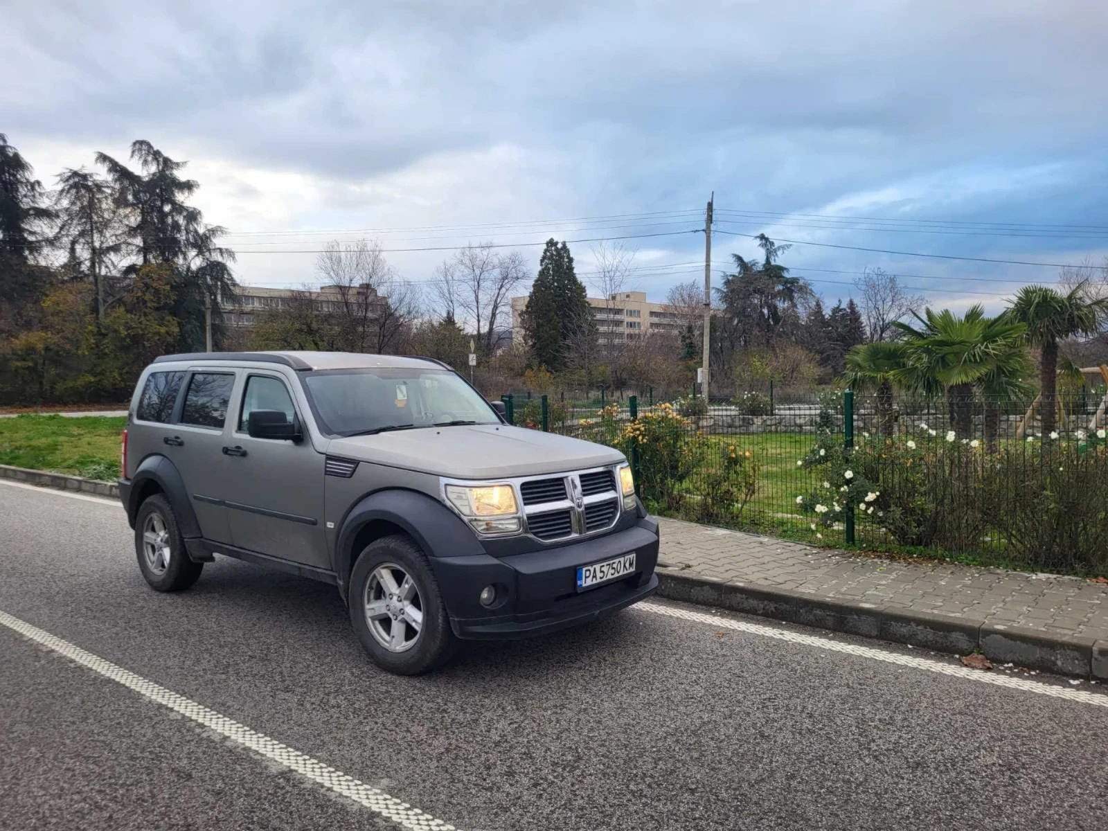 Dodge Nitro 2.8 TD 4x4, снимка 13 - Автомобили и джипове - 54528175