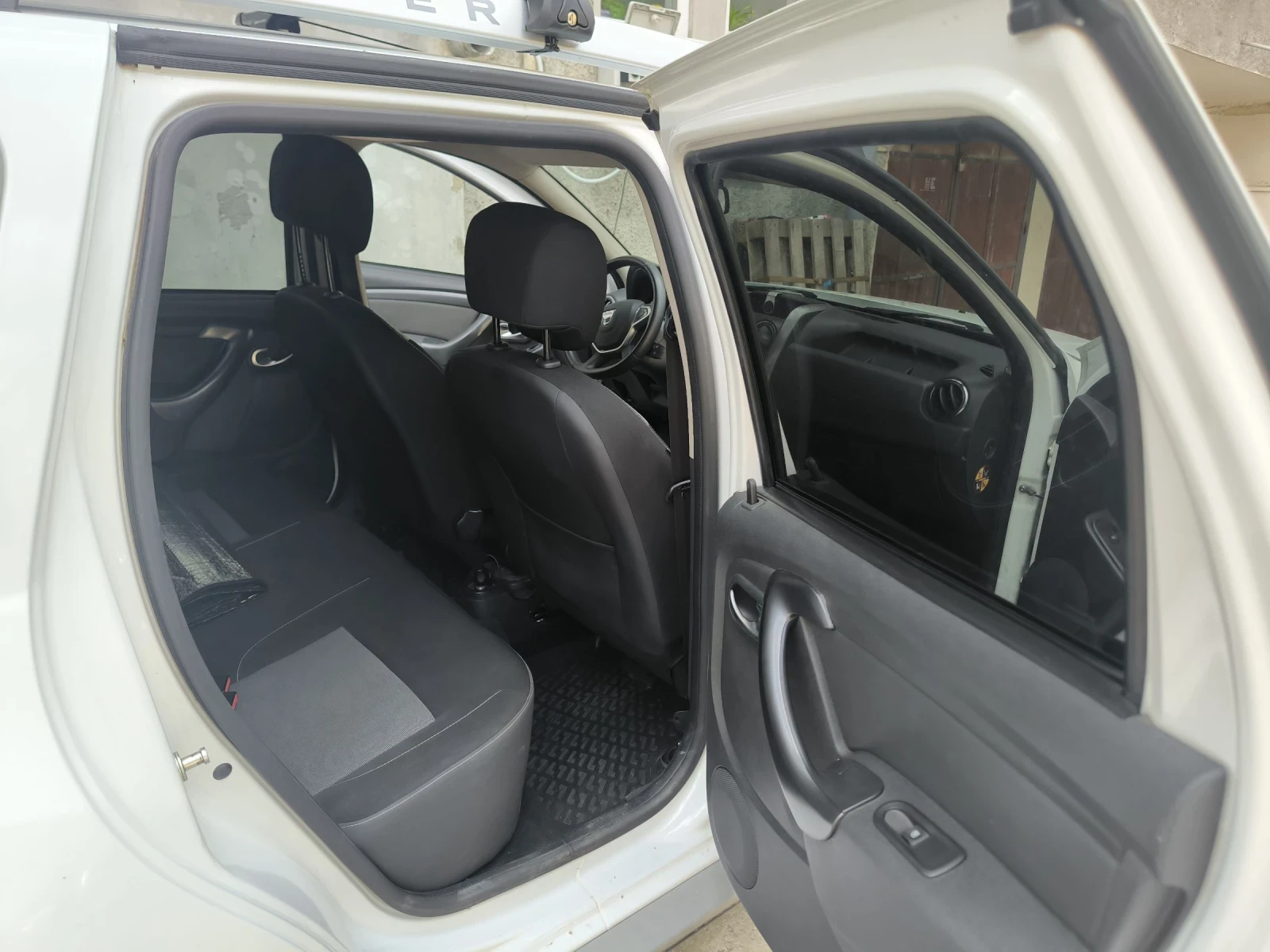 Dacia Duster 1, 5 DCI, Автоматик, напълно обслужен , снимка 8 - Автомобили и джипове - 55224116