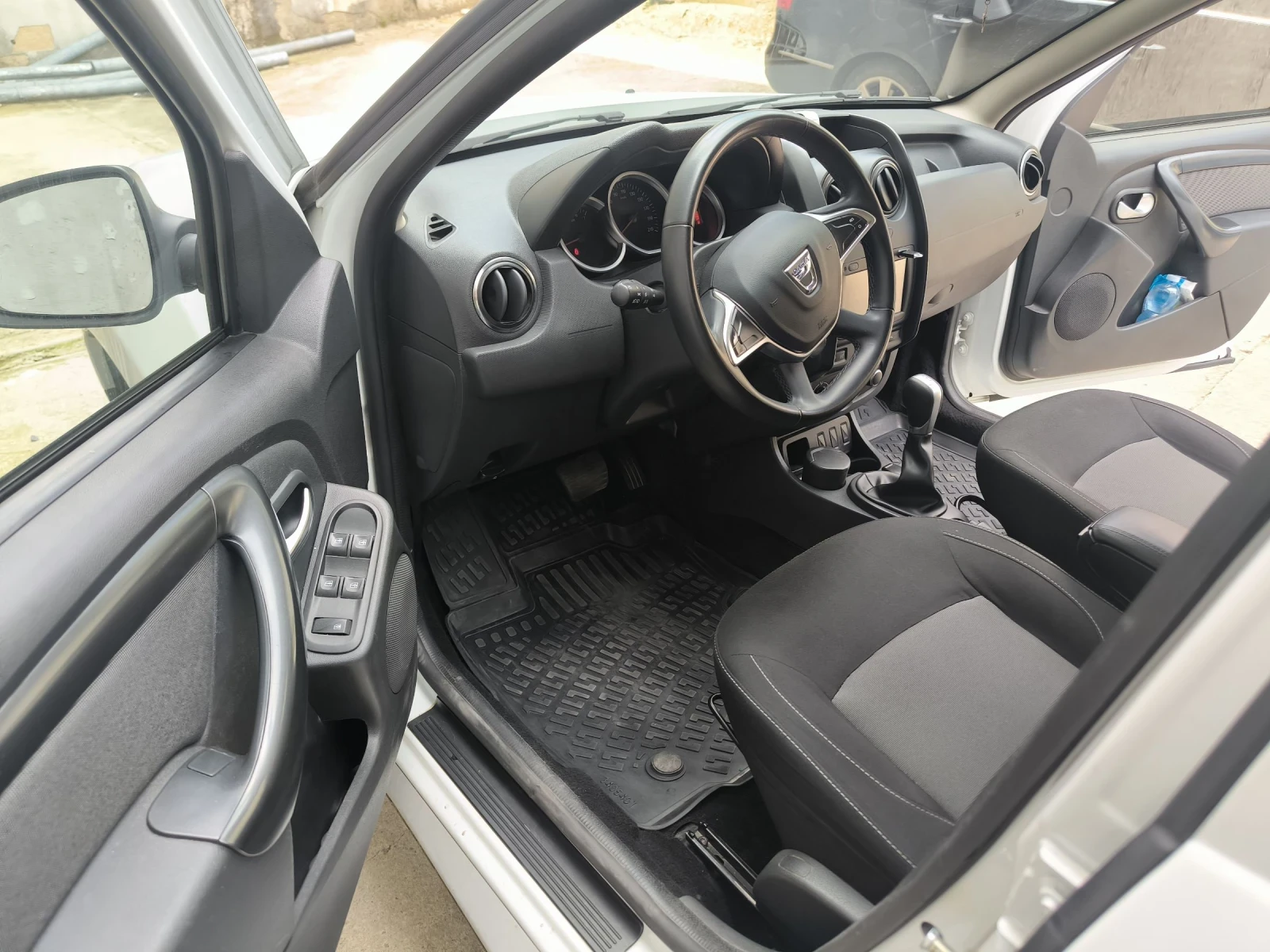 Dacia Duster 1, 5 DCI, Автоматик, напълно обслужен , снимка 6 - Автомобили и джипове - 55224116