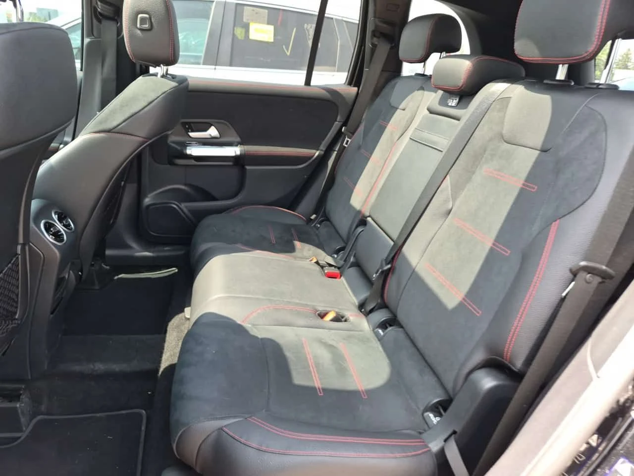 Mercedes-Benz GLB 250  360 / AMBIENT / LED / 2 КЛЮЧА , снимка 11 - Автомобили и джипове - 55445922