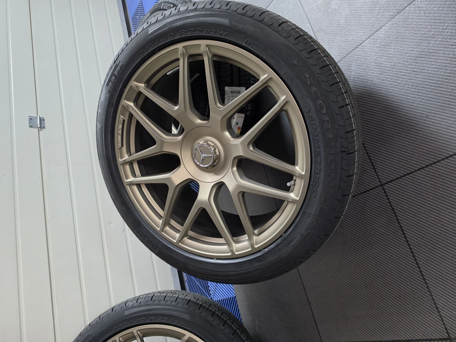 Гуми с джанти Pirelli 295/40R22