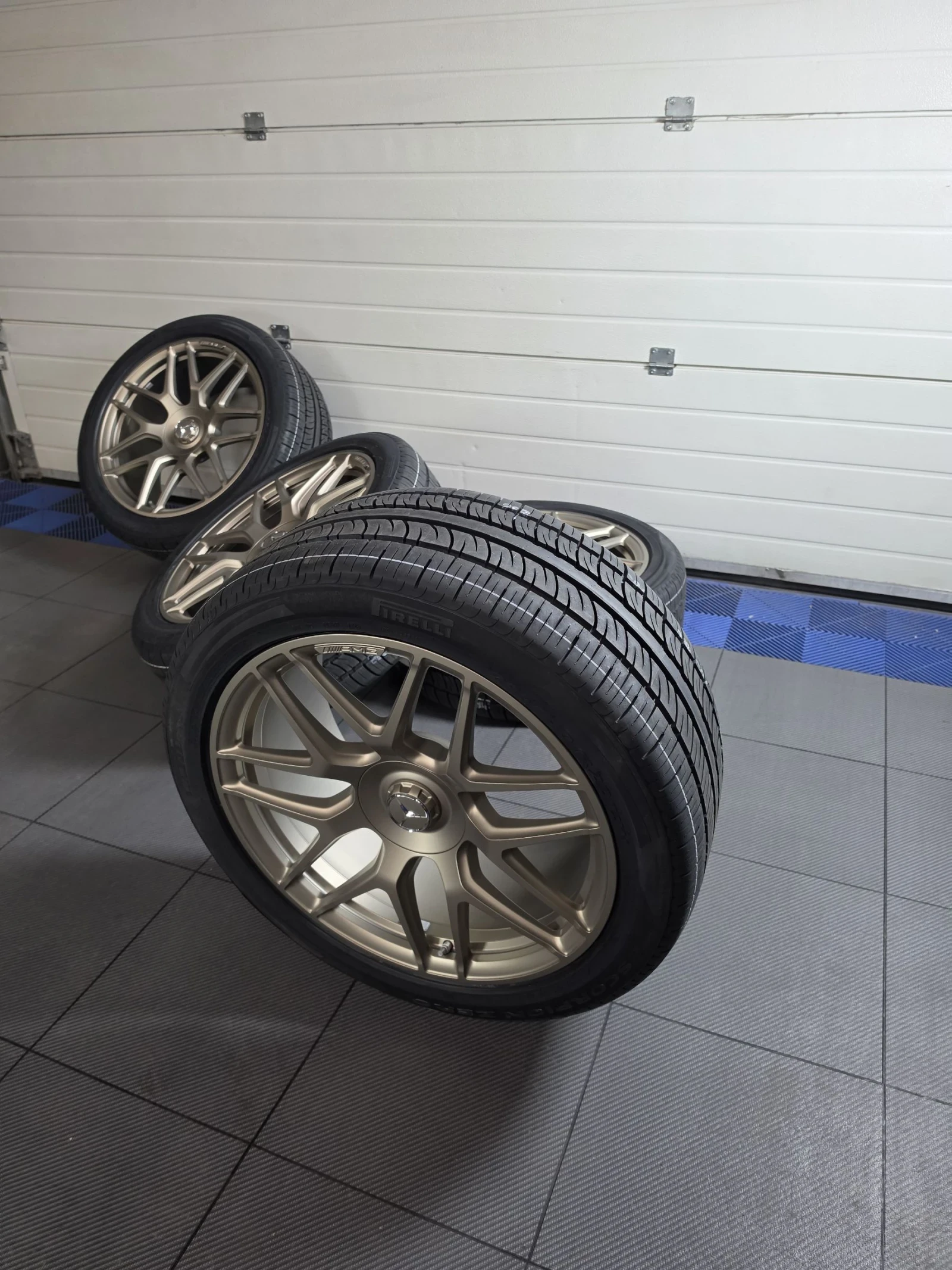 Гуми с джанти Pirelli 295/40R22, снимка 2 - Гуми и джанти - 54717897