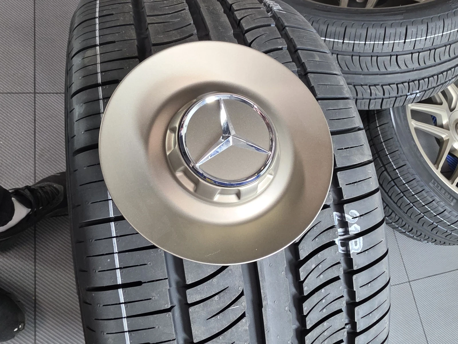 Гуми с джанти Pirelli 295/40R22, снимка 7 - Гуми и джанти - 54717897