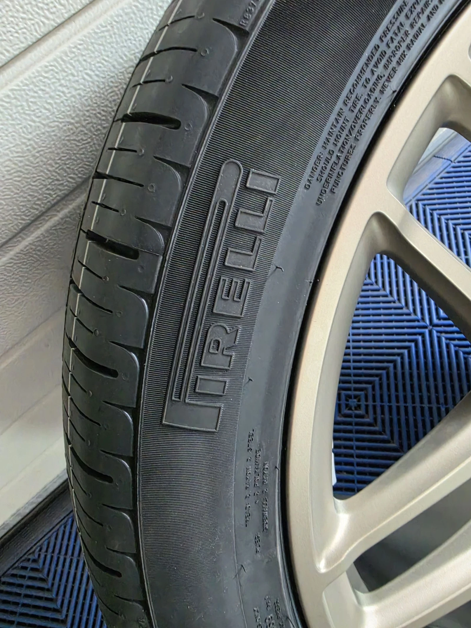 Гуми с джанти Pirelli 295/40R22, снимка 5 - Гуми и джанти - 54717897