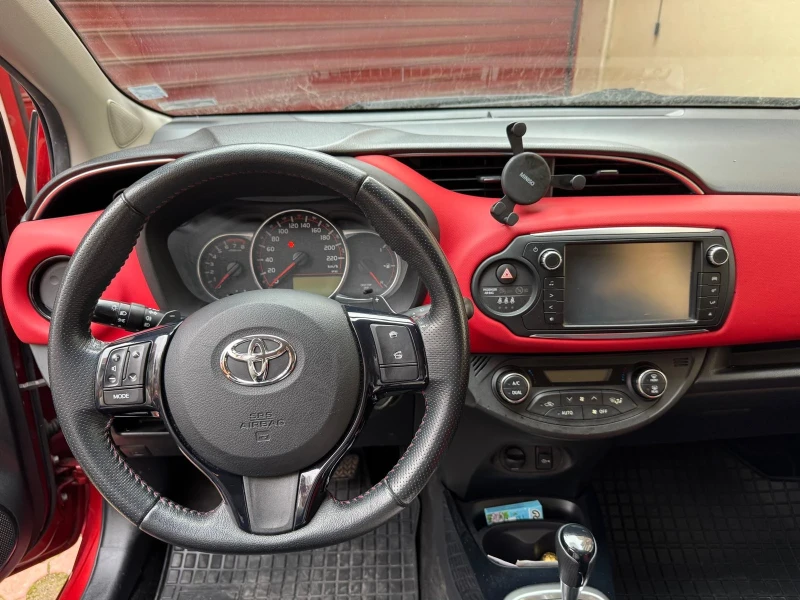 Toyota Yaris 1.3 SPORT, снимка 10 - Автомобили и джипове - 49119171