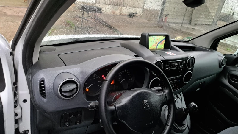 Peugeot Partner  2÷1 места ТОП, снимка 11 - Автомобили и джипове - 52475427