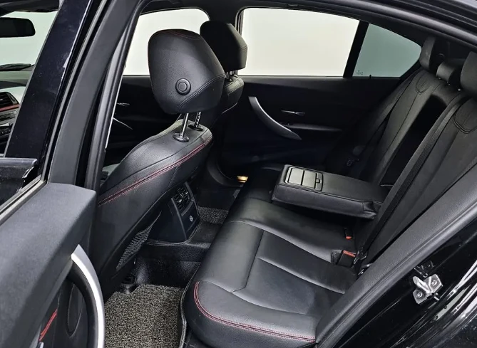 BMW 320 Sport, снимка 15 - Автомобили и джипове - 52750947