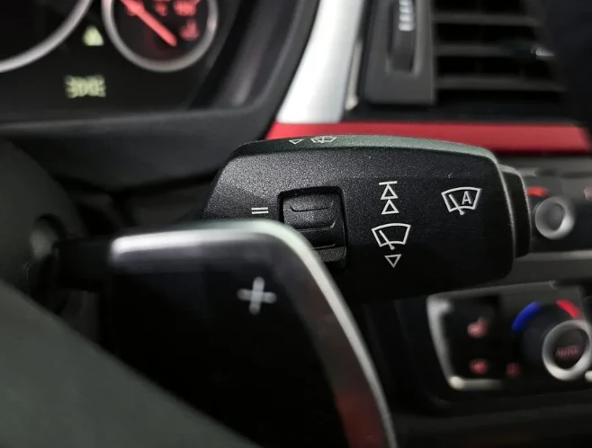 BMW 320 Sport, снимка 11 - Автомобили и джипове - 52750947