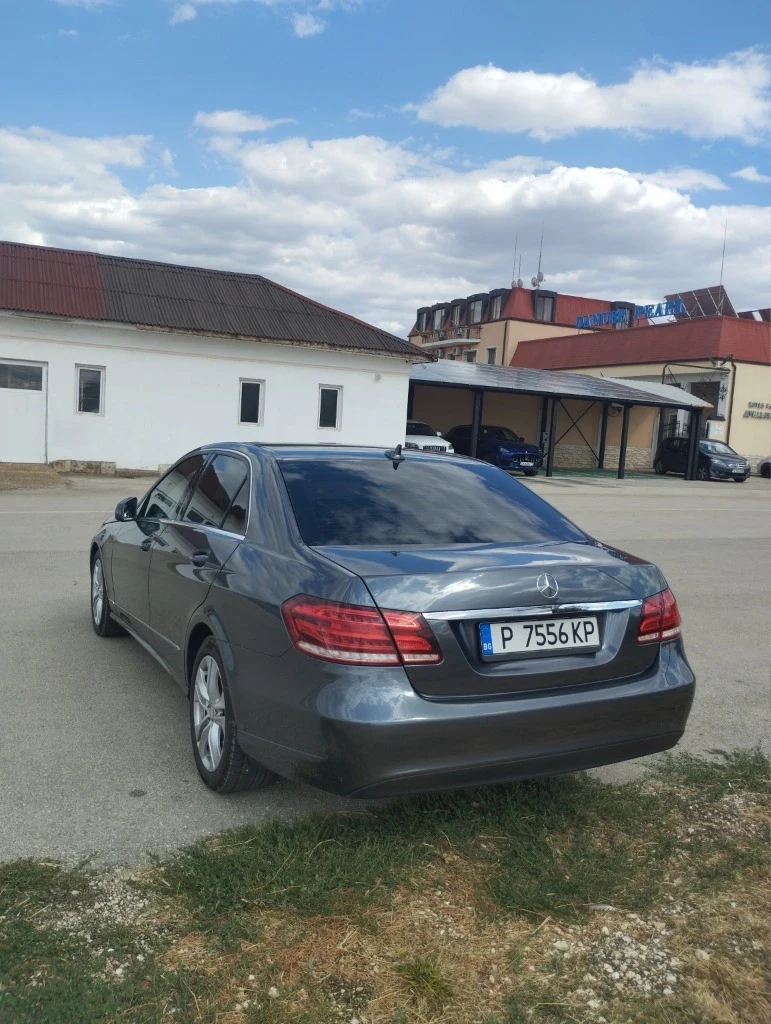Mercedes-Benz E 220, снимка 3 - Автомобили и джипове - 54148396