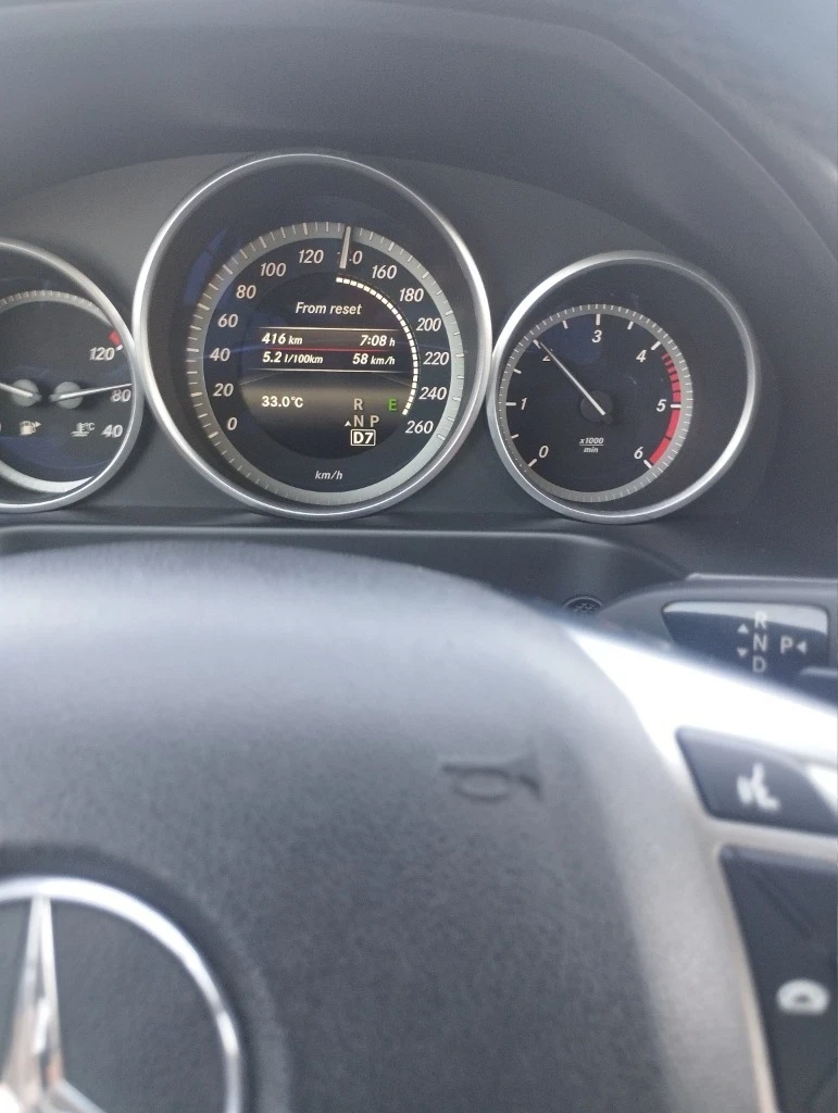 Mercedes-Benz E 220, снимка 9 - Автомобили и джипове - 54148396