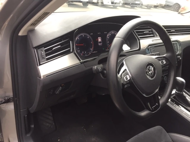 VW Passat HIGHLINE"DSG"Distronic"FrontAssist* , снимка 6 - Автомобили и джипове - 54217211