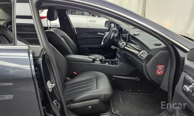 Mercedes-Benz CLS 350 D 4MATIC * AMG * FACELIFT * ОБДУХВАНЕ * ПАНОРАМА, снимка 10 - Автомобили и джипове - 56130390