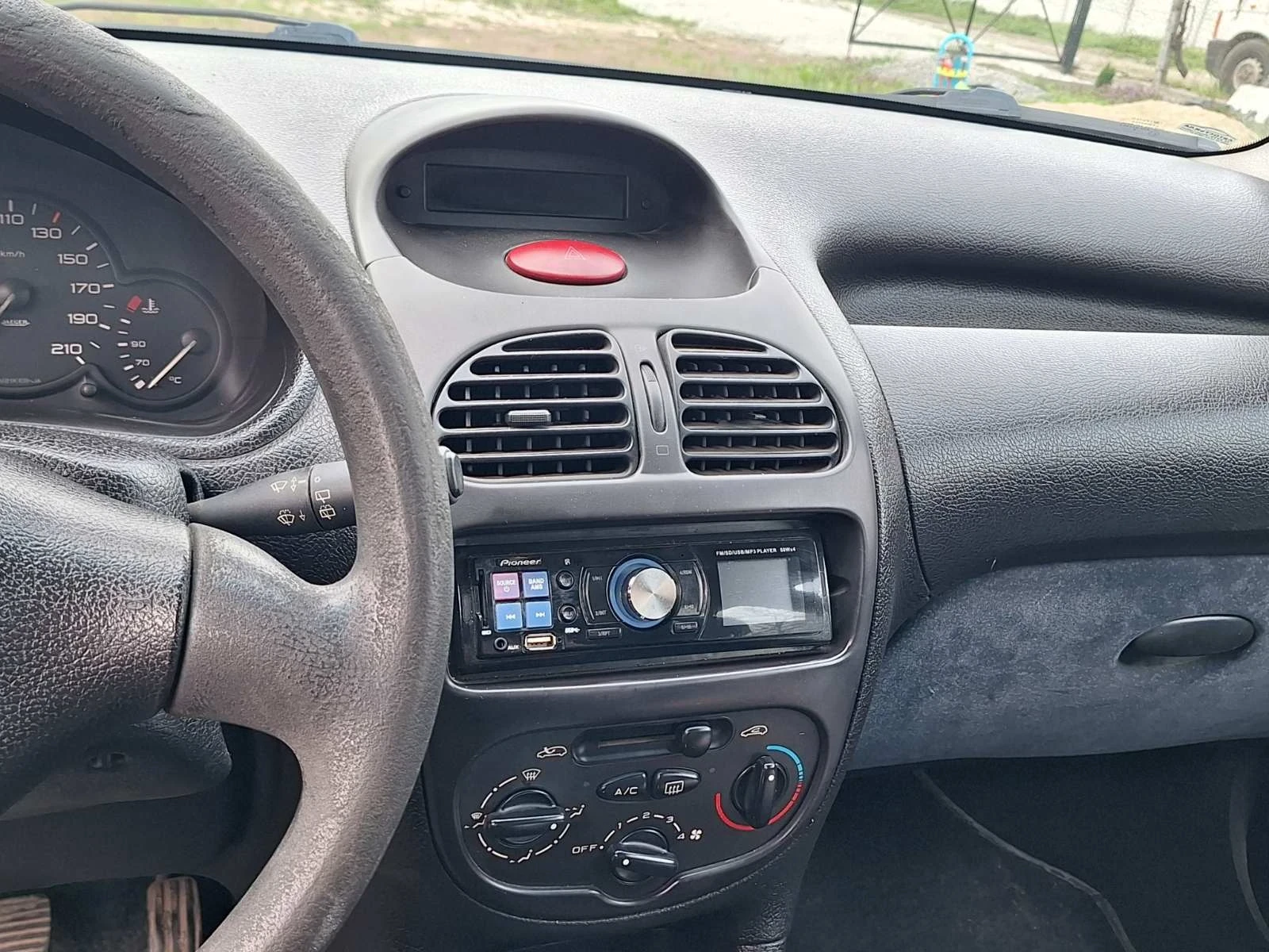 Peugeot 206 1.1i - изображение 6