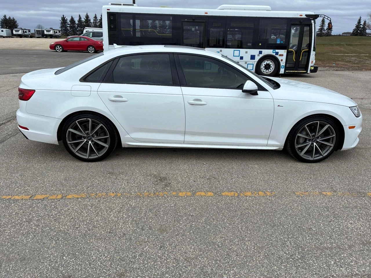 Audi A4 Black optic* Distr* 3xS-line* 360Камера* B&O музик - изображение 3