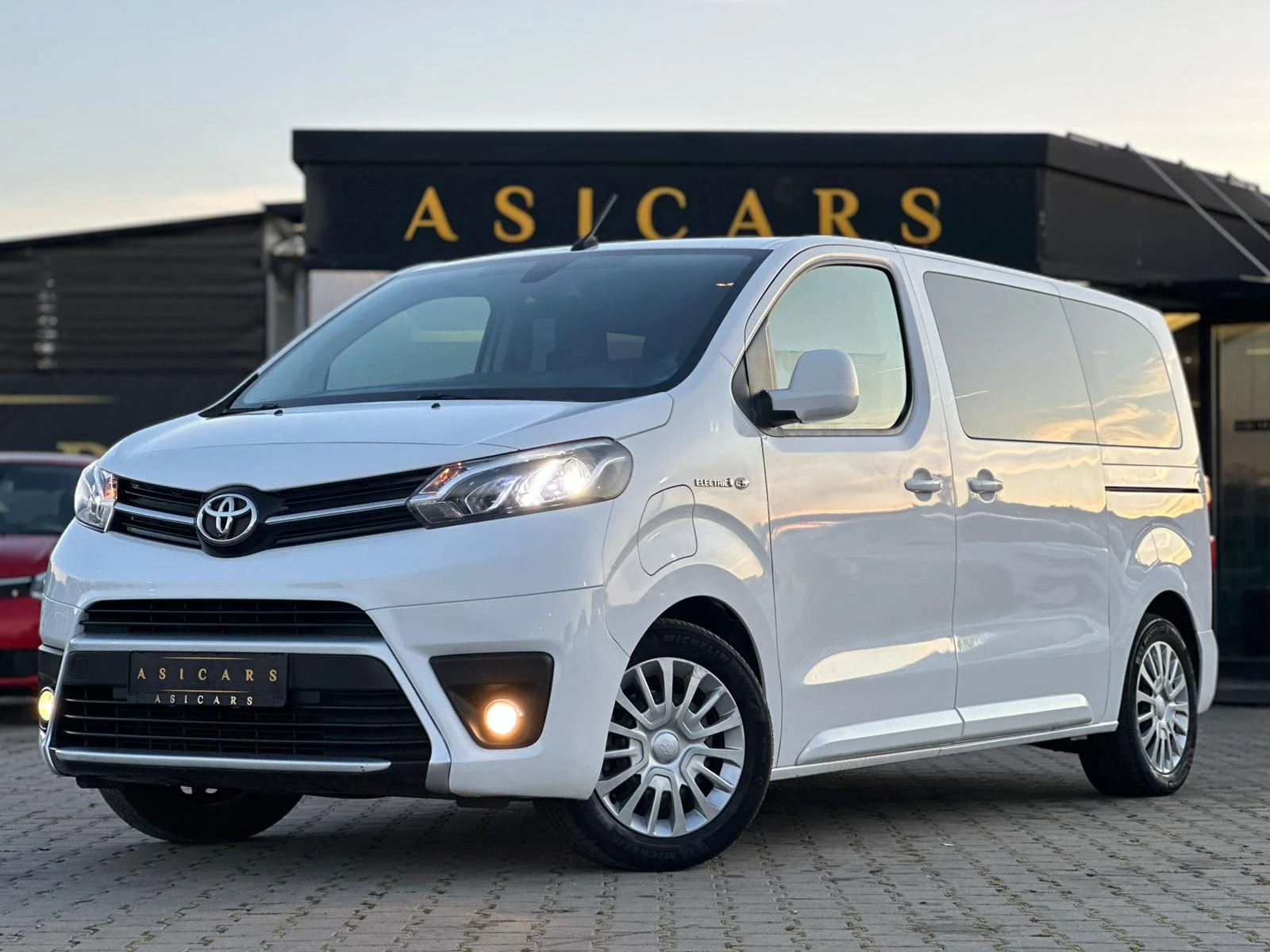 Toyota Proace City / VERSO / 8+ 1 / 75 KWh / ������������ / TOP / | Mobile.bg � ����������� 1