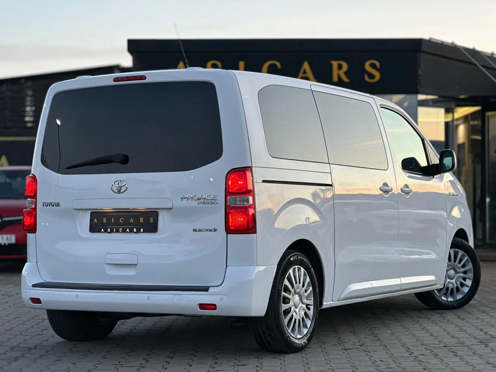 Toyota Proace City / VERSO / 8+ 1 / 75 KWh / ЕЛЕКТРИЧЕСКИ / TOP / - изображение 5