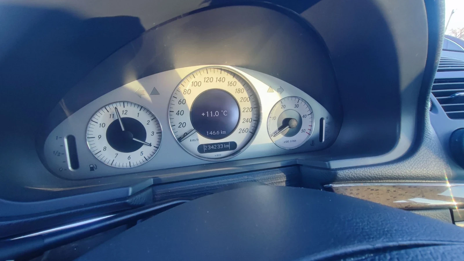 Mercedes-Benz E 270 CDI AVANTGARDE , снимка 11 - Автомобили и джипове - 53904911