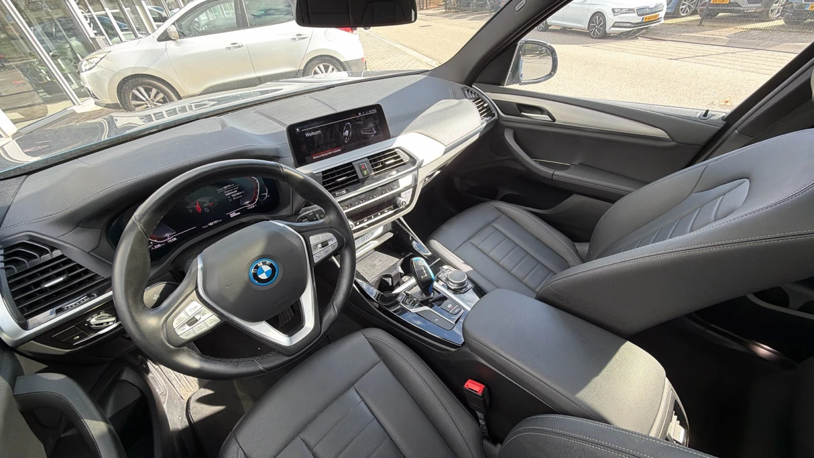 BMW iX3, снимка 12 - Автомобили и джипове - 53960878