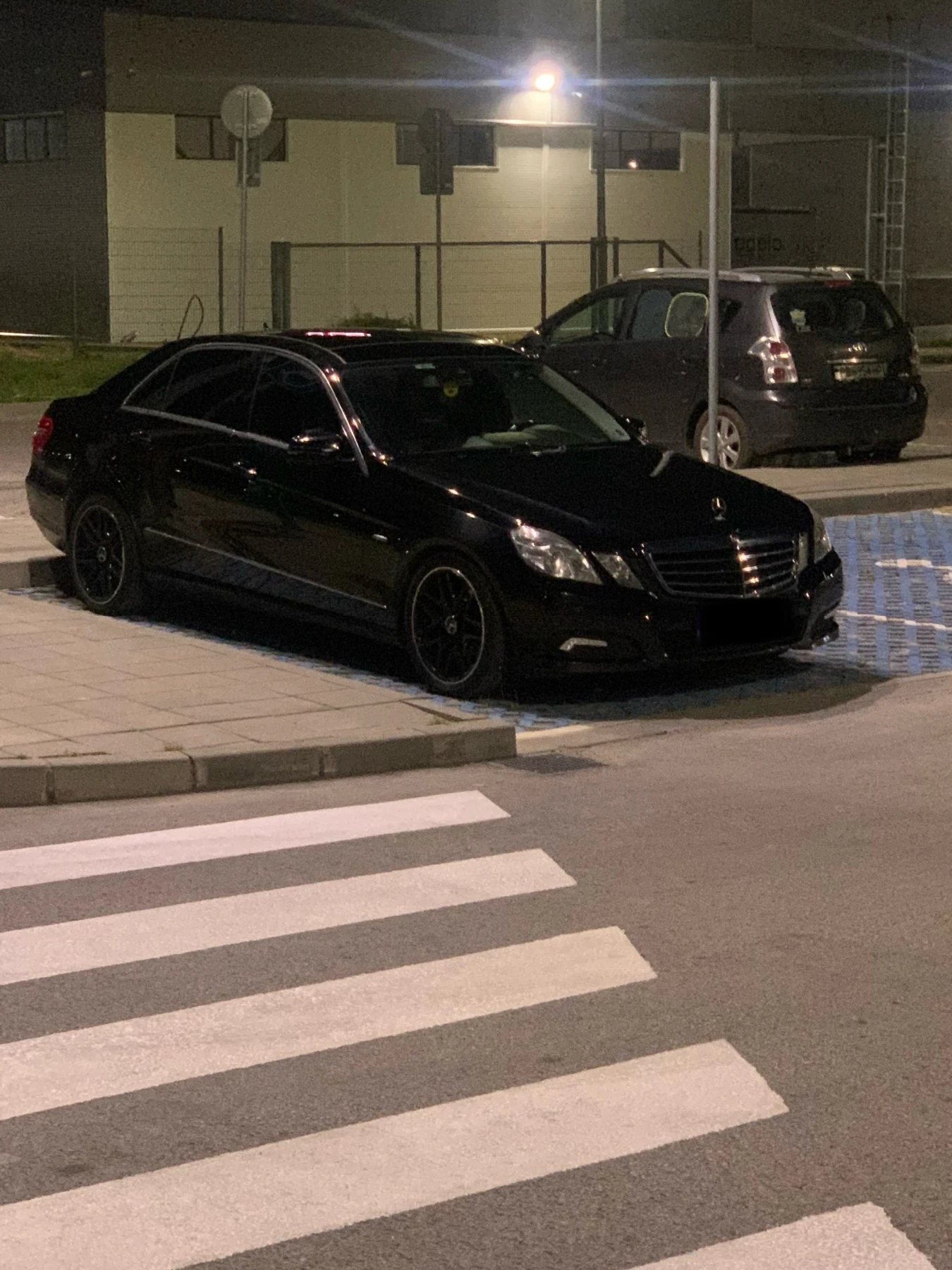 Mercedes-Benz E 350, снимка 12 - Автомобили и джипове - 54035544
