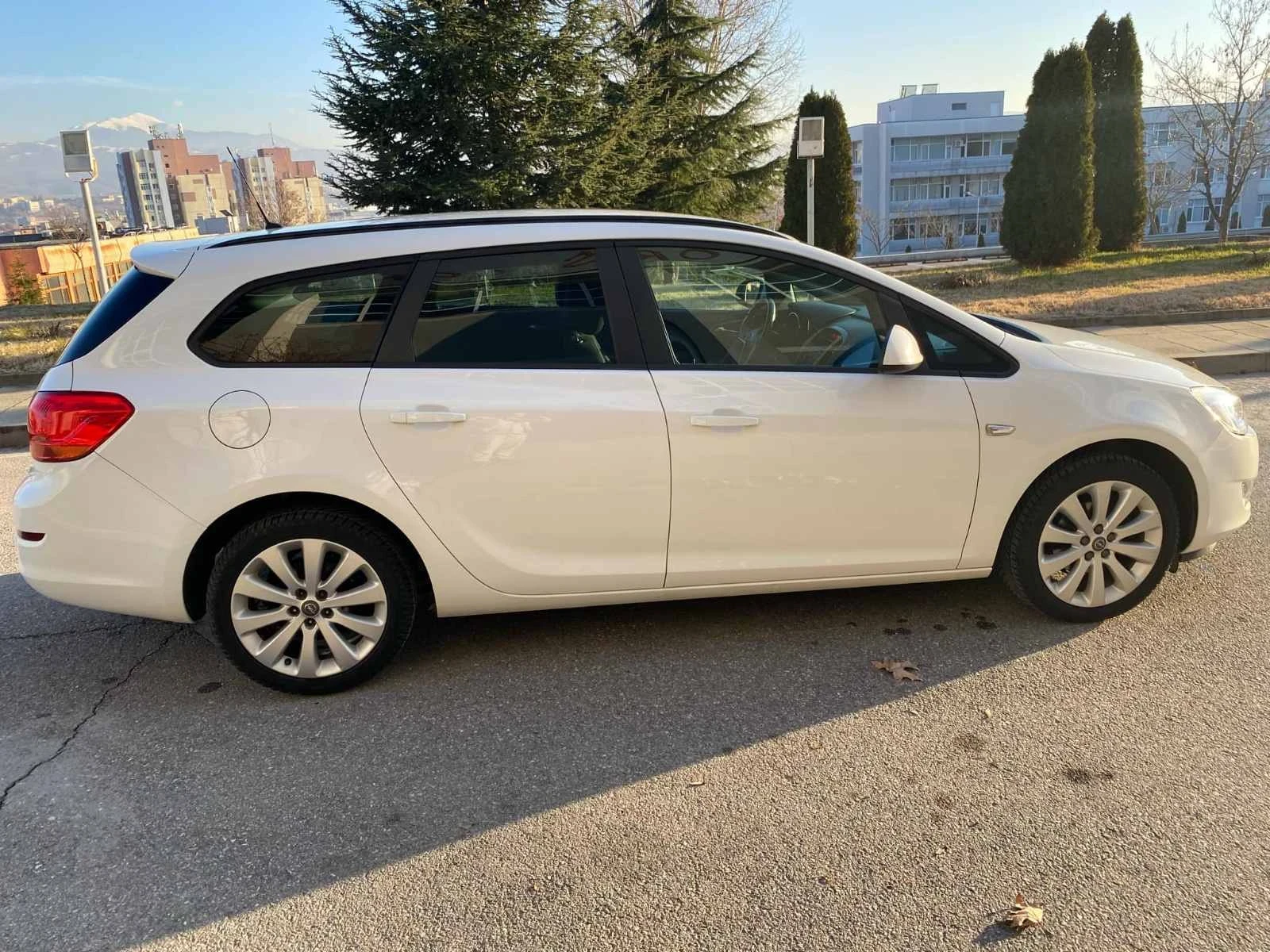 Opel Astra 1.4 101 ks gas, снимка 7 - Автомобили и джипове - 54205867