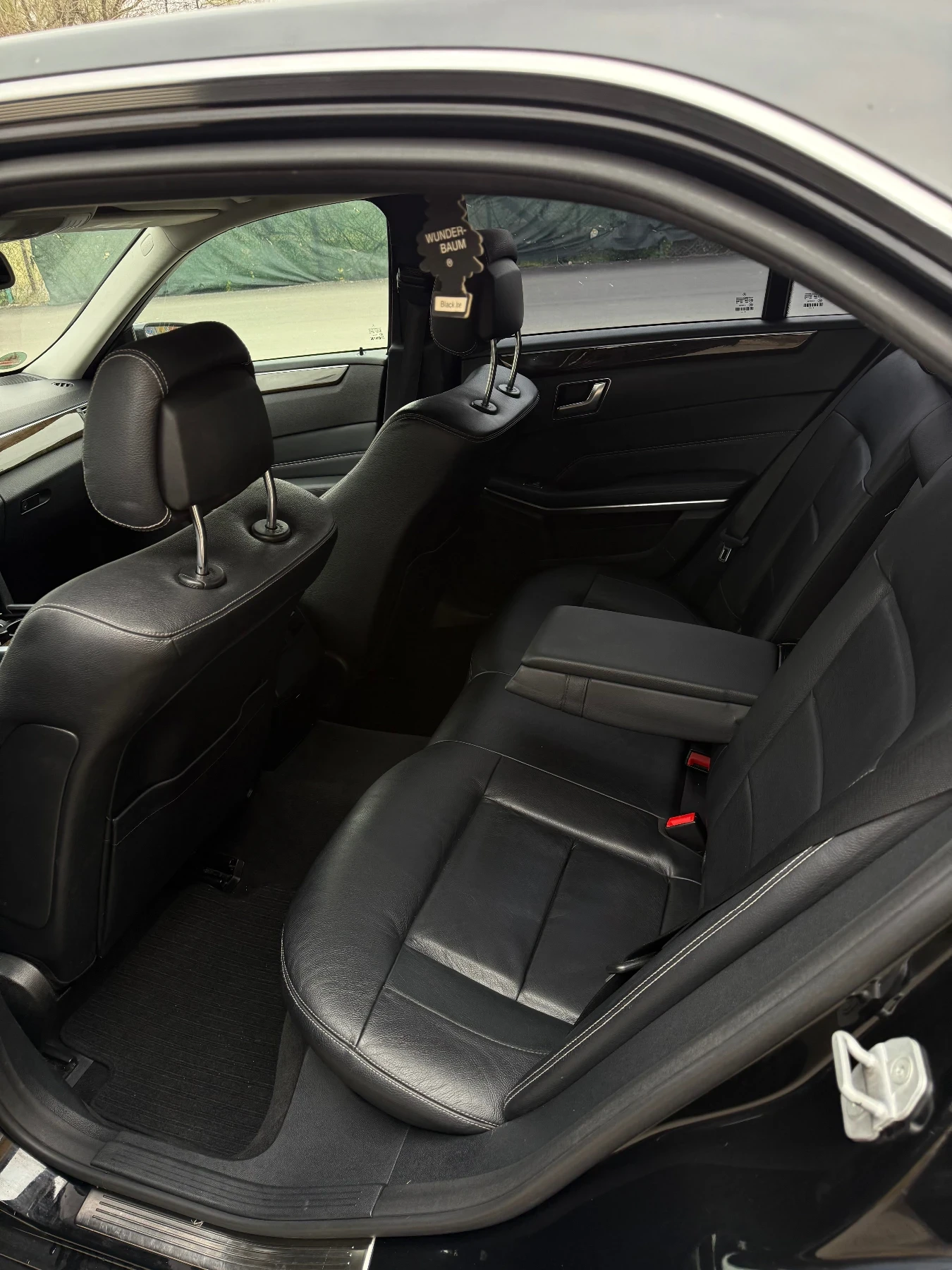 Mercedes-Benz E 300 ДИСТРОНИК/МЪРТВА ЗОНА/СПОРТ САЛОН/СУПЕРВИЗИЯ, снимка 9 - Автомобили и джипове - 54215418