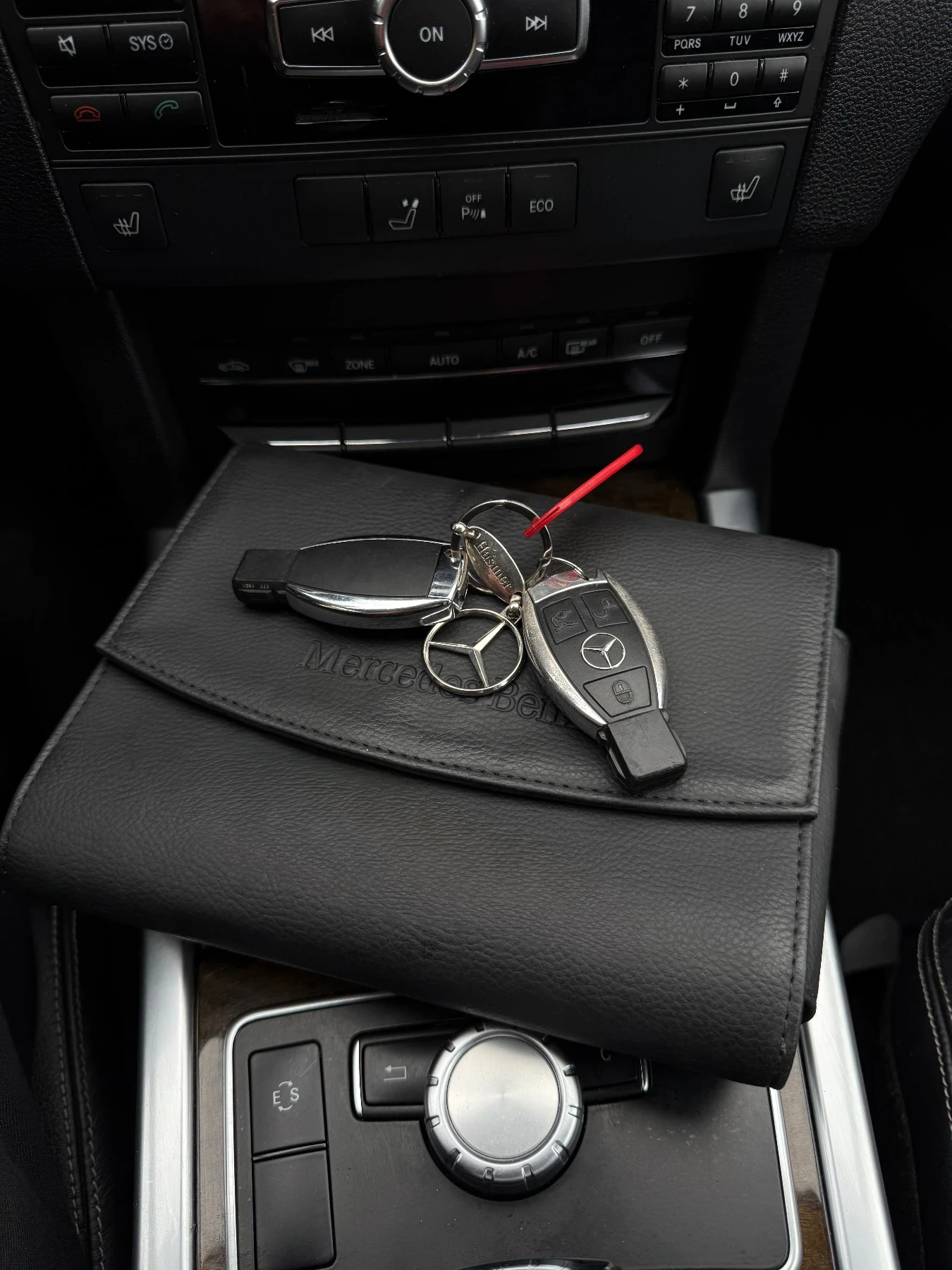 Mercedes-Benz E 300 ДИСТРОНИК/МЪРТВА ЗОНА/СПОРТ САЛОН/СУПЕРВИЗИЯ, снимка 16 - Автомобили и джипове - 54215418