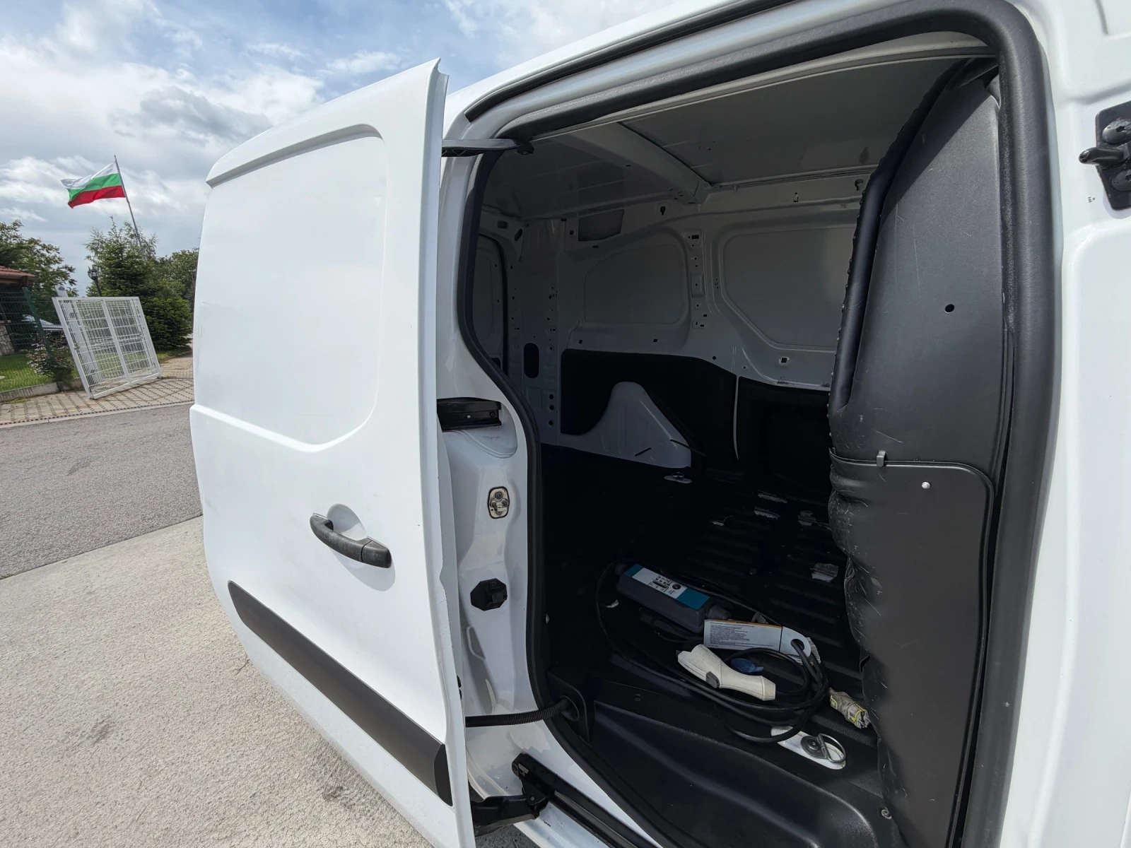 Peugeot Partner Electric Austria, снимка 13 - Автомобили и джипове - 54654860