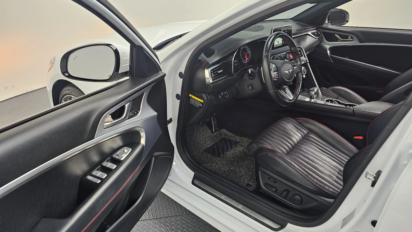 Genesis G70 : 2.0T Sport Package | Panorama | HUD | Lexicon, снимка 5 - Автомобили и джипове - 54895138