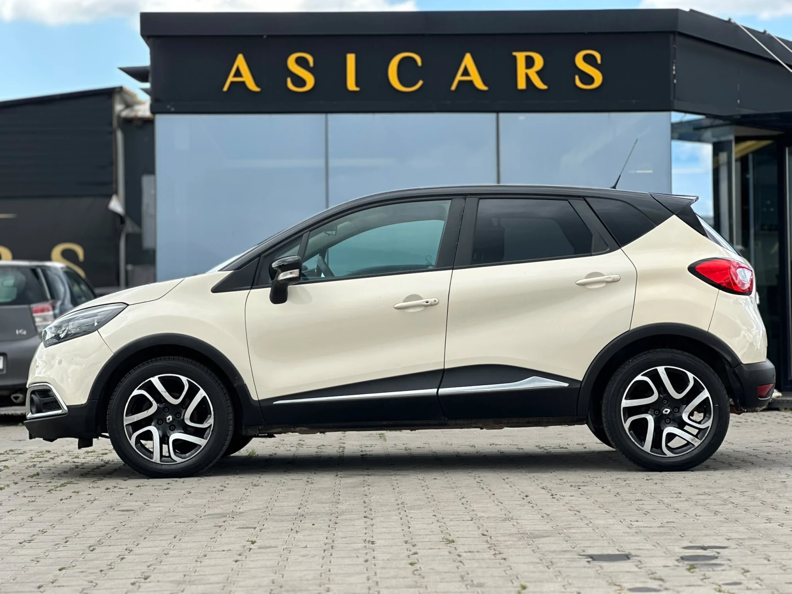 Renault Captur /1.5D / EURO 5 / NAVI / , снимка 2 - Автомобили и джипове - 55220303