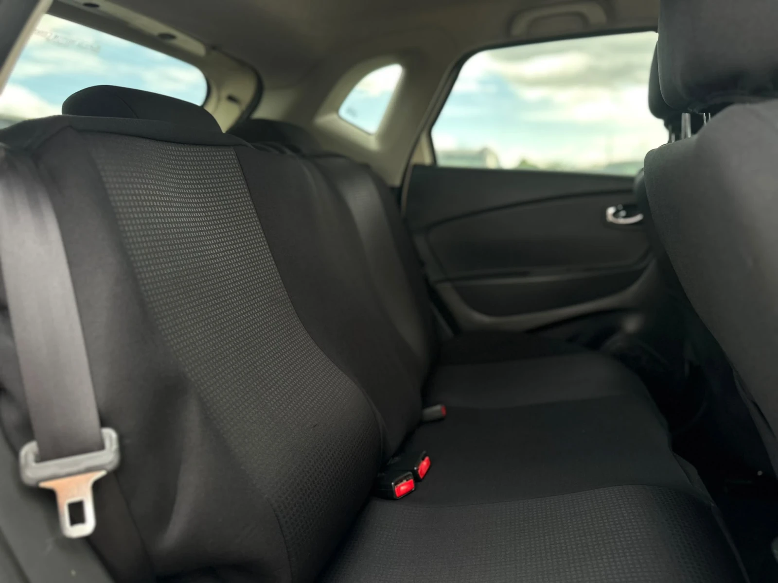 Renault Captur /1.5D / EURO 5 / NAVI / , снимка 12 - Автомобили и джипове - 55220303